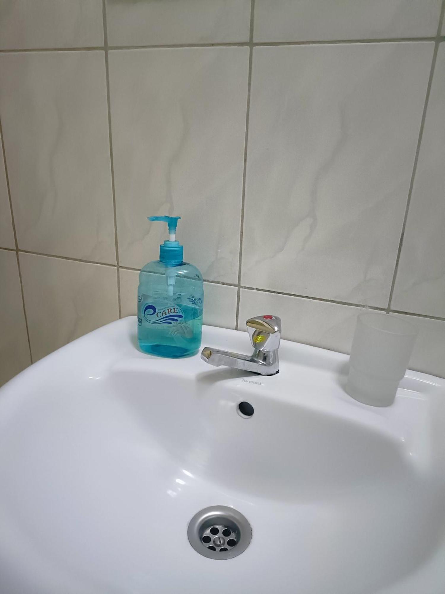 Amaryllis Blue,8mins Source To River Nile,secure, Peaceful, Great Location Jinja